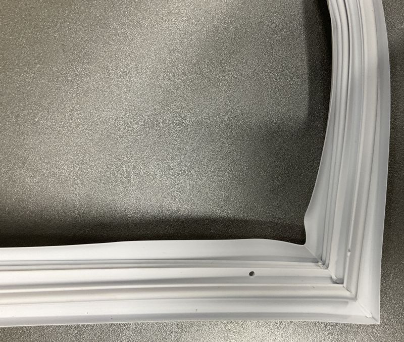 C00265575 482000030781 Guarnizione porta frigorifero 4D dx 355×957 Hotpointariston