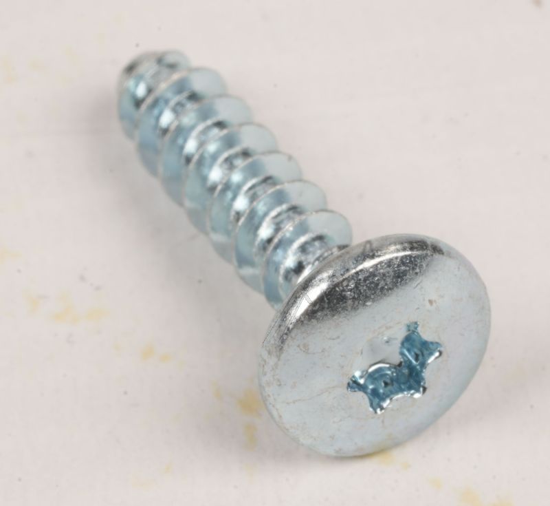 C00858255 488000858255 Vite cerniera 5-2,2×20 RD 6L S Whirlpool