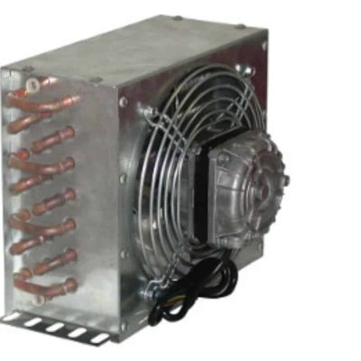 CONDENSATORE AD ARIA PER UNITA DA 1/3HP CON MOTORE DA 12 W. SPESSORE TOTALE COMPRESO MOTORE 183mm – LUNGHEZZA TOTALE 303mm – ALTEZZA 253mm SVILUPPO 1270W. TCCD021A