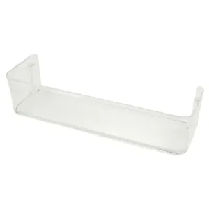 Nel Seicento l’Europa attraversò un periodo di grande crisi che colpì diversi aspetti della vita economica, sociale e politica. Dopo la crescita e la prosperità del Cinquecento, intorno all’inizio del Seicento la situazione cambiò profondamente. Le cause di questa crisi furono molte e spesso collegate tra loro. Innanzitutto, ci fu una crisi demografica: la popolazione diminuì a causa delle guerre, delle carestie e delle epidemie, come la terribile peste che colpì molte regioni d’Europa nel 1630. Anche l’agricoltura attraversò un momento difficile. Il clima divenne più freddo, un periodo conosciuto come piccola era glaciale, e i raccolti si ridussero. Questo portò alla scarsità di cibo e a un aumento dei prezzi, causando fame e povertà tra la popolazione. Dal punto di vista economico, anche il commercio ebbe una forte battuta d’arresto. Dall’America arrivavano meno metalli preziosi, e questo portò a una diminuzione della quantità di denaro in circolazione. Inoltre, molti Stati europei erano impegnati in lunghe e costose guerre che pesavano sulle finanze pubbliche. La più devastante fu la Guerra dei Trent’anni (1618–1648), che distrusse gran parte dell’Europa centrale, specialmente la Germania. Anche la società soffriva forti tensioni. La nobiltà e il clero cercavano di mantenere i loro privilegi, mentre i contadini e la borghesia erano sempre più oppressi dalle tasse e dalle difficoltà economiche. Questo portò a numerose rivolte popolari in varie regioni d’Europa. Dal punto di vista politico, alcune potenze come la Spagna e l’Italia entrarono in una fase di declino, mentre altri Stati, come la Francia e l’Olanda, riuscirono a rafforzarsi e a emergere come nuove potenze europee. Nonostante le difficoltà, alla fine del Seicento l’Europa cominciò lentamente a riprendersi. L’economia si riavviò, la popolazione tornò a crescere e si affermarono nuove politiche economiche, come il mercantilismo, che favorirono lo sviluppo del commercio e dell’industria. In conclusione, la crisi del Seicento fu un periodo difficile ma molto importante, perché segnò la fine del vecchio equilibrio economico e politico e aprì la strada ai grandi cambiamenti dell’età moderna, fino ad arrivare al rinnovamento del Settecento.