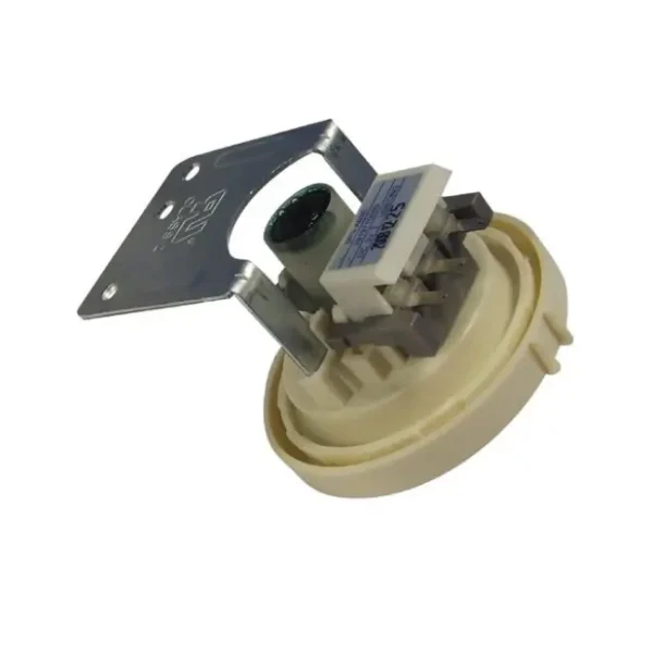 Pressostato originale per lavatrice Beko 2819710500. Regola il livello dell'acqua, garantendo cicli di lavaggio efficienti e sicuri. Ricambio affidabile e compatibile.